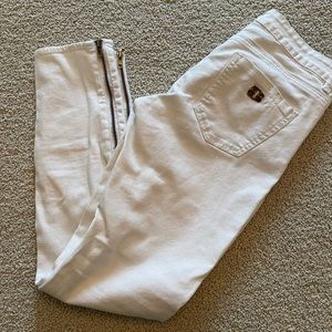 White skinny jeans